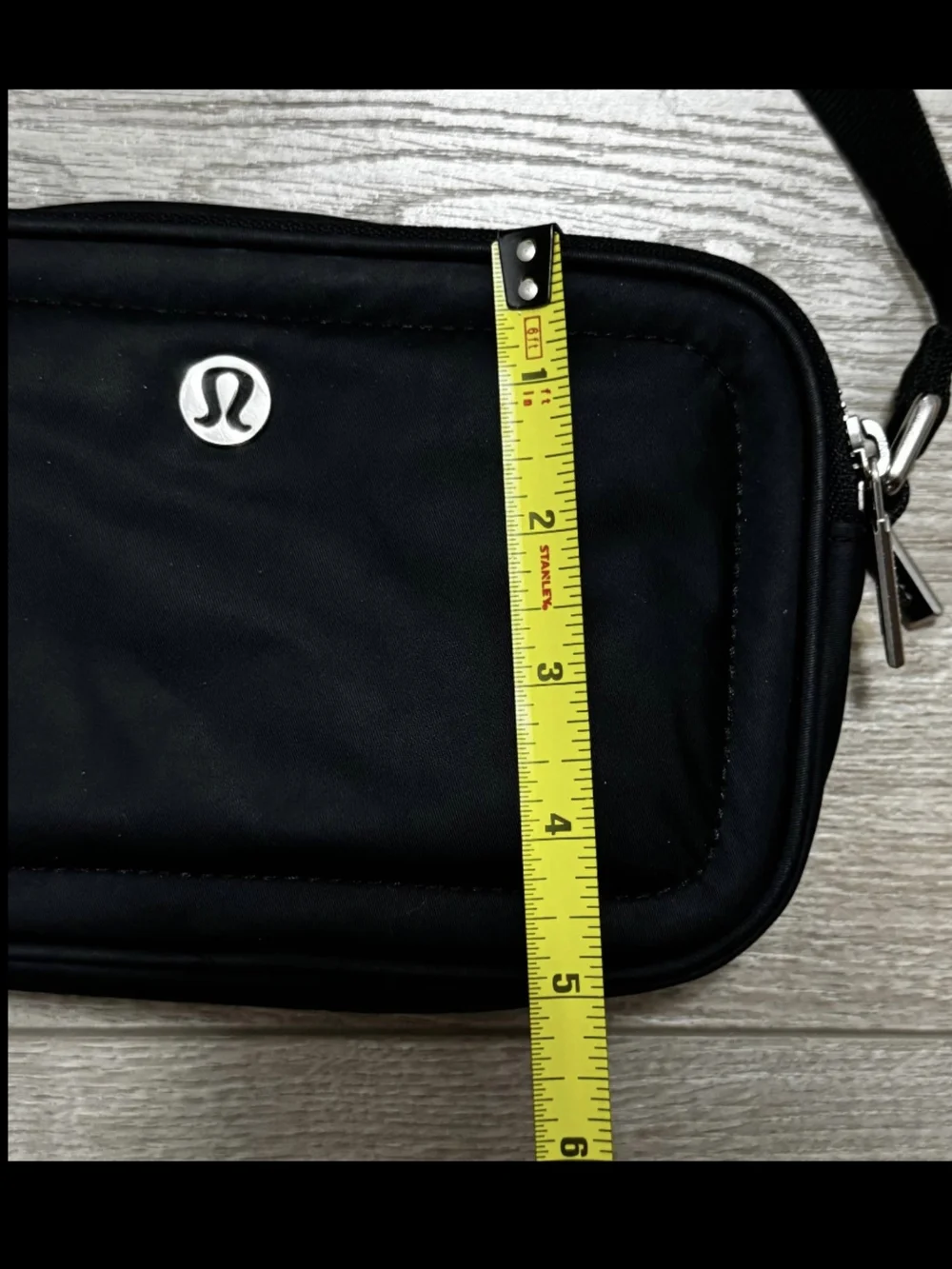 lululemon Camera Crossbody 2 L